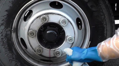 【専門店スタッフが解説】ガチでピカピカ。トラックのホイール洗浄方法を徹底解説(前編:下処理について)